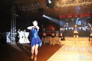 成人独舞年会表演视频,年会舞台上的一抹亮丽身影