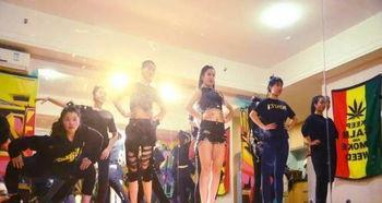 成人独舞年会表演视频,年会舞台上的一抹亮丽身影