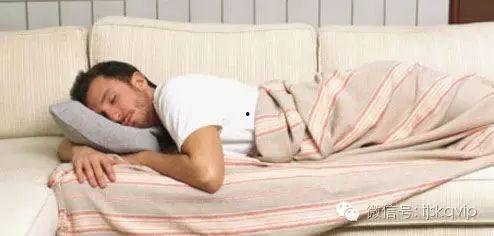 趴睡成人姿势图片视频,成人放松新姿势大揭秘