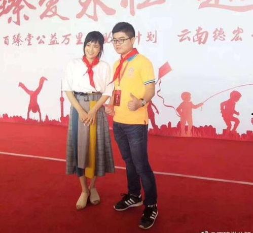 成人戴红领巾创意视频,成人视角下的红色记忆与时代传承